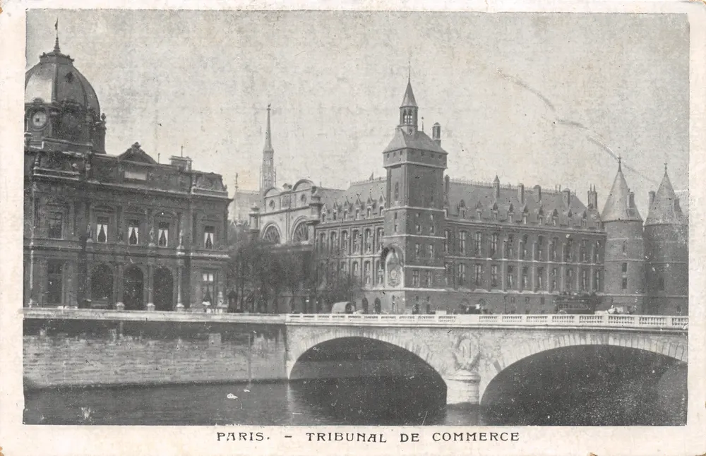Paris — Handelsgericht — Ansicht mit Brücke und domiertem Gebäude - Vorderseite