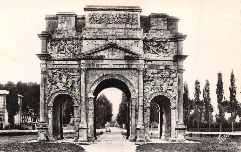 Arco do triunfo de Marius — monumento antigo em Orange — editor Cap - Frente
