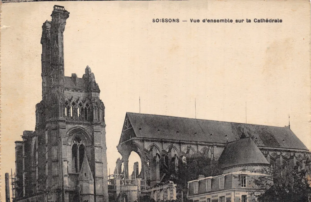 Soissons — Ansicht der Kathedrale — Verleger B. Nougaret & H. Lestrat - Vorderseite