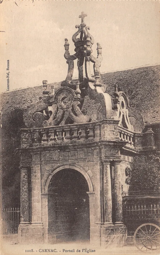 Carnac — Ansicht des Kirchentors — Verlag Laurent-Nel, Rennes, Nr. 1018 - Vorderseite