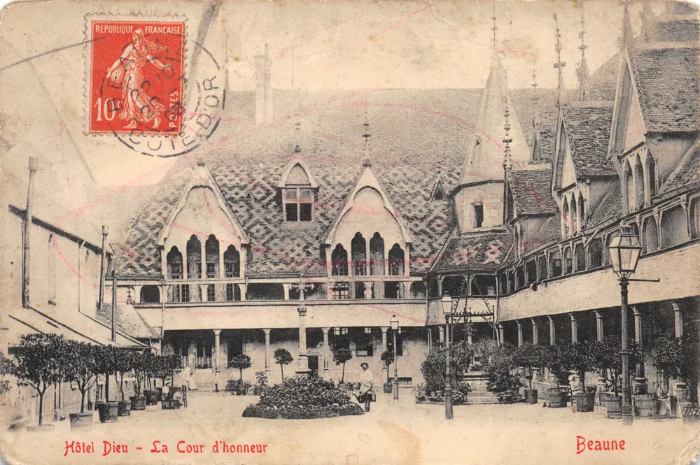 Hôtel Dieu - Der Cour d'honneur — Beaune, Verleger Ronco Frères - Vorderseite