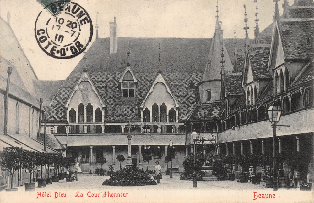 Beaune - Hotel Dieu - Die Cour d'honneur — Verleger Ronco Frères, n° 912623 - Vorderseite