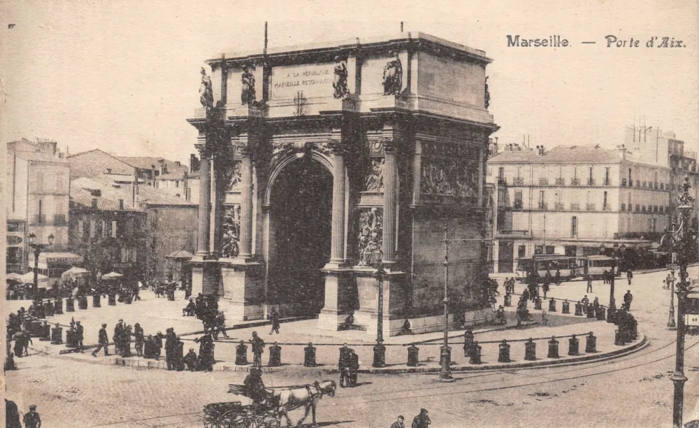 Marseille — Porte d'Aix — Triumphbogen mit Skulpturen und Inschriften - Vorderseite