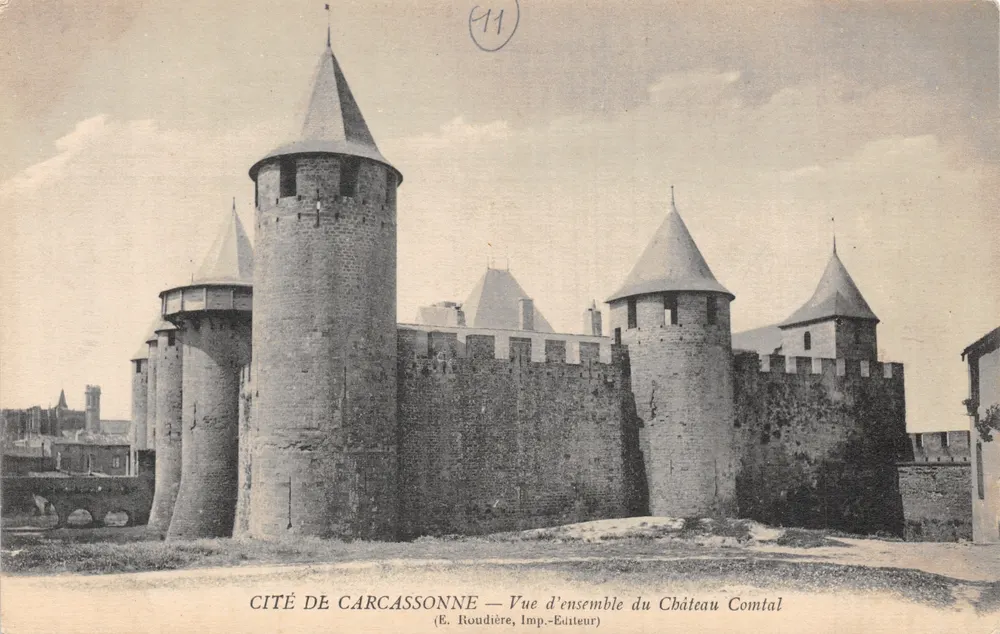 Cidade de Carcassonne — Vista geral do Castelo Comtal — (E. Roudière, Ed.-Impressor) - Frente