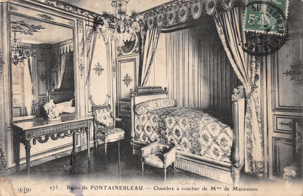Schloss FONTAINEBLEAU — Schlafzimmer von Madame de Maintenon - Vorderseite