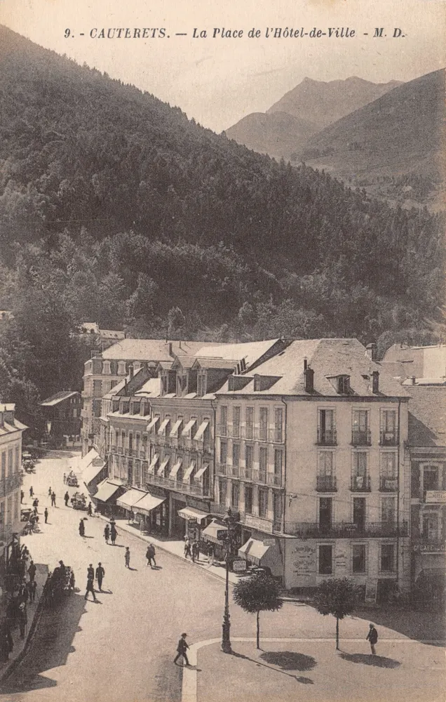 Cauterets — Place de l'Hôtel-de-Ville — M. D - Vorderseite