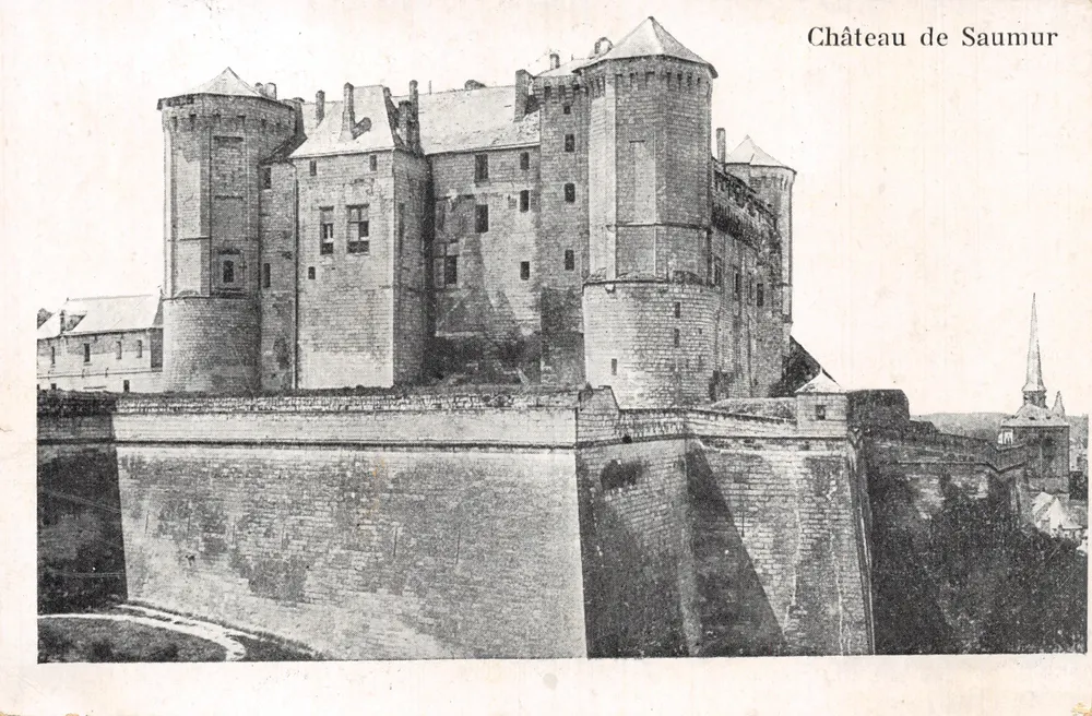 Schloss Saumur — Ansicht des Burgschlosses mit runden Türmen — Verleger nicht sichtbar - Vorderseite