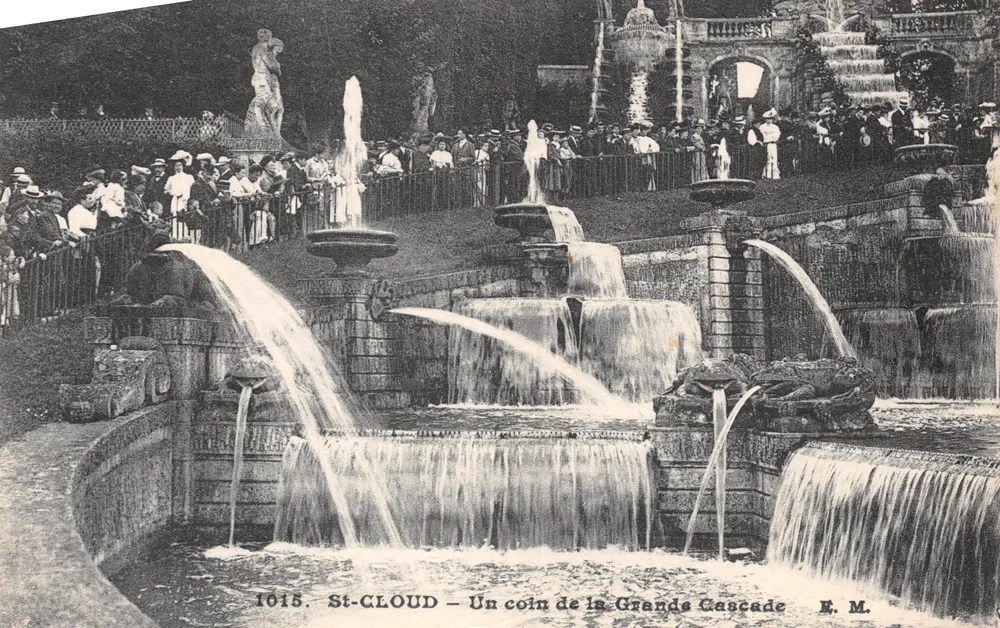 St-Cloud — Um canto da Grande Cachoeira — E.M. n°1015 - Frente