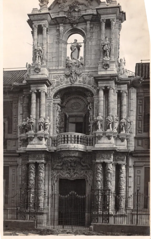 Façade ornée de statues — édifice baroque — éditeur Carte Postale - 正面