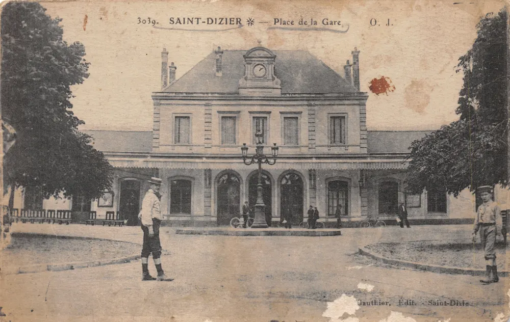 Saint-Dizier — Place de la Gare — Jauthier, Édit. Saint-Dizier - Recto