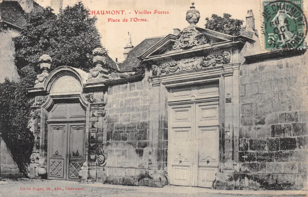 Chaumont - Vieilles Portes, Place de l'Orme — Cliché Roger, lib. édit., Chaumont - Recto