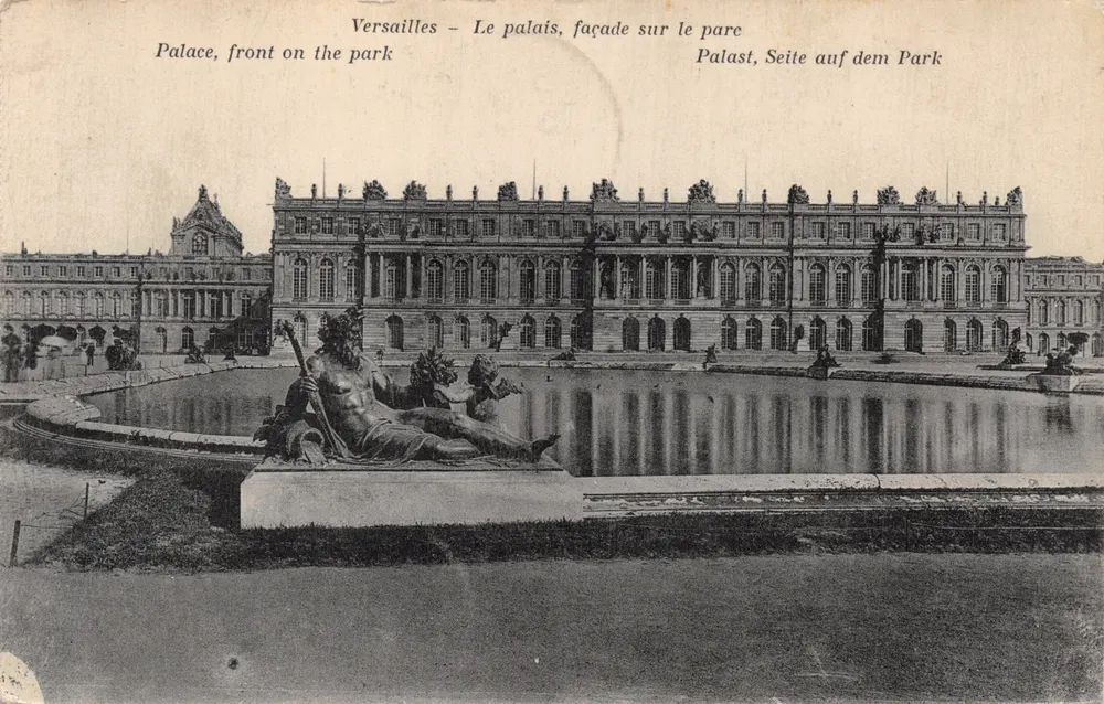 Versailles — O palácio, fachada para o parque — editor não visível - Frente