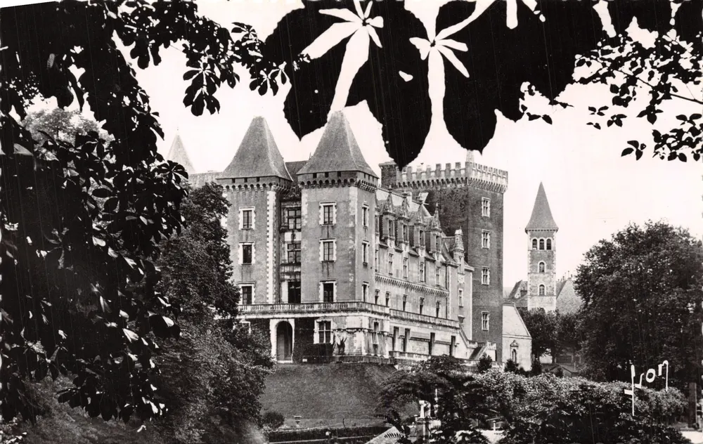 Pau (Basses-Pyrénées) — Das Schloss — Les Éditions d'Art Martel, n° B. 325 - Vorderseite