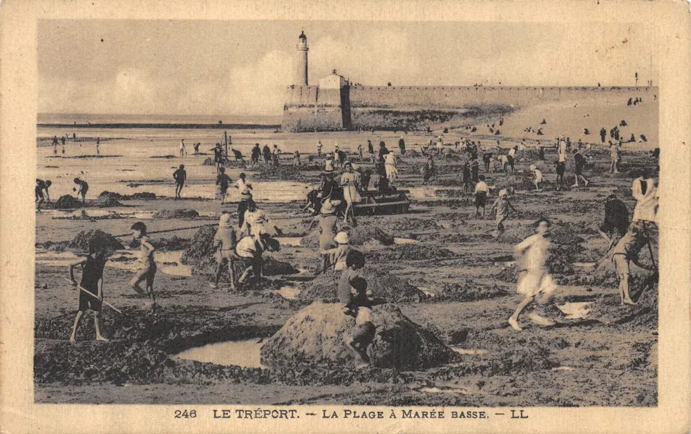 Le Tréport — A praia com maré baixa — LL, n° 246 - Frente