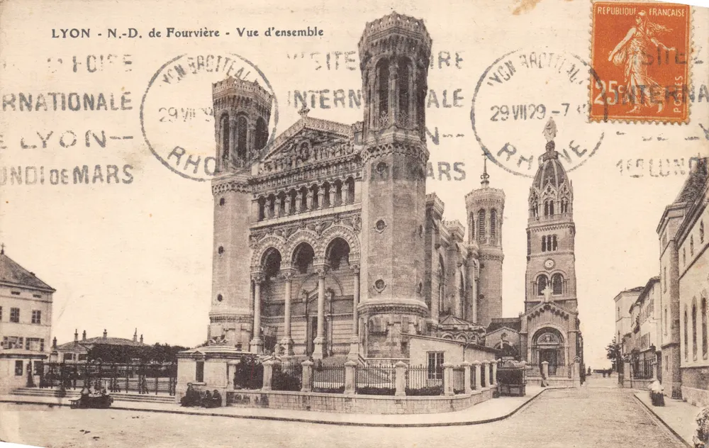 LYON - N.-D. de Fourvière - Gesamtaufnahme — Verleger DRUCK AUF DER KARTE - Vorderseite