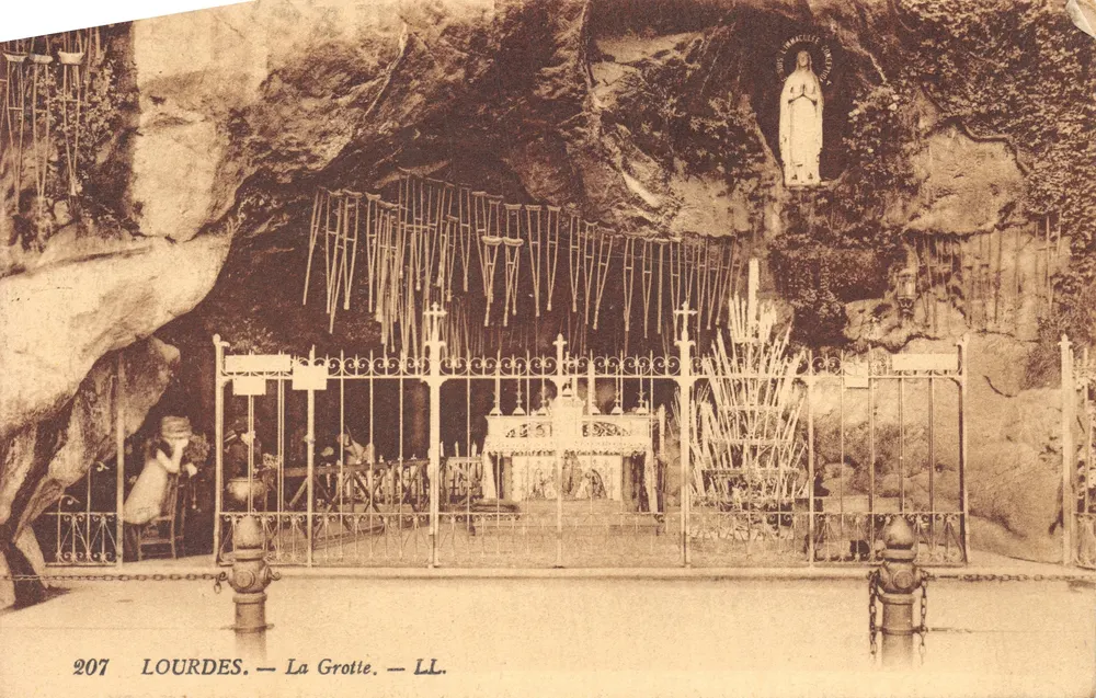 Lourdes — La Grotte — LL. — Impression LL. — N° 207 - Recto
