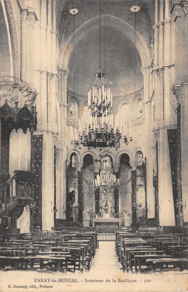PARAY-le-MONIAL — Innenansicht der Basilika — H. Bonamy, Verlag, Poitiers - 320 - Vorderseite