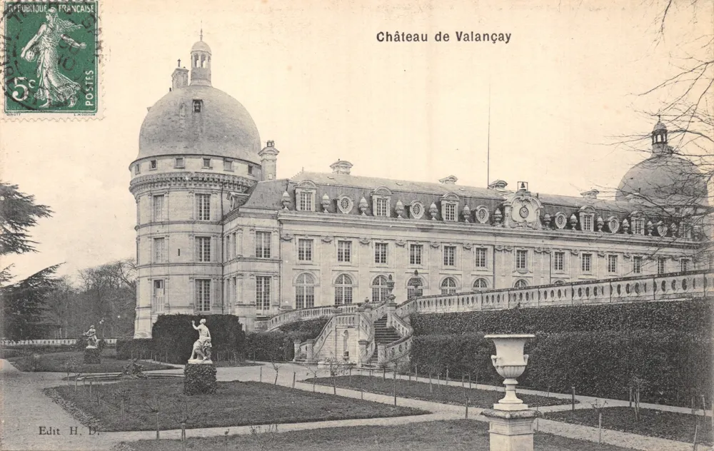 Schloss Valançay — Ansicht des Schlosses mit Garten und Statue — Edit H. D - Vorderseite