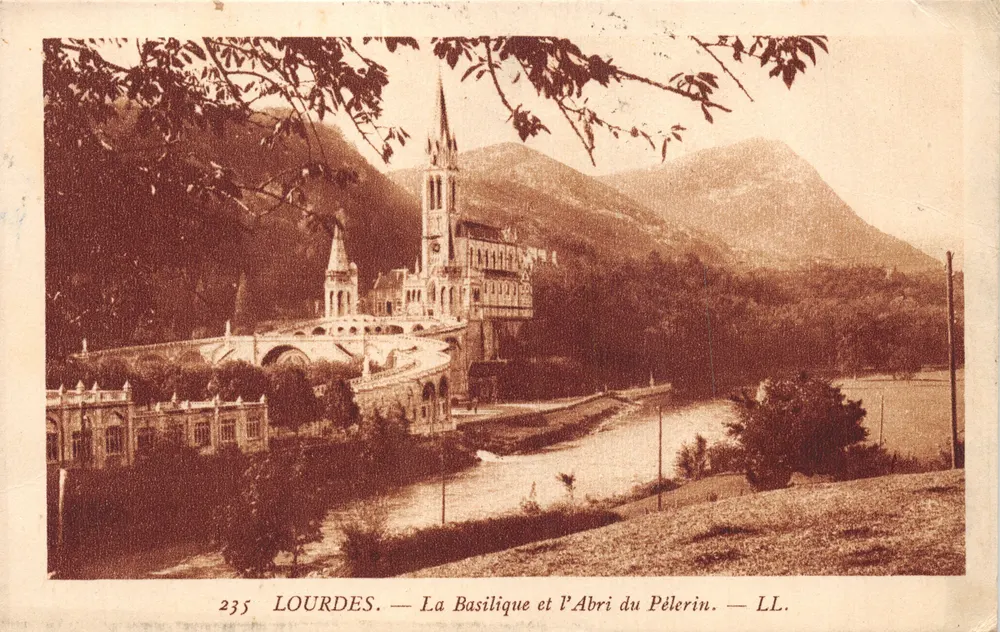 Lourdes — Die Basilika und das Pilgerrefugium — LL. — n° 235 - Vorderseite