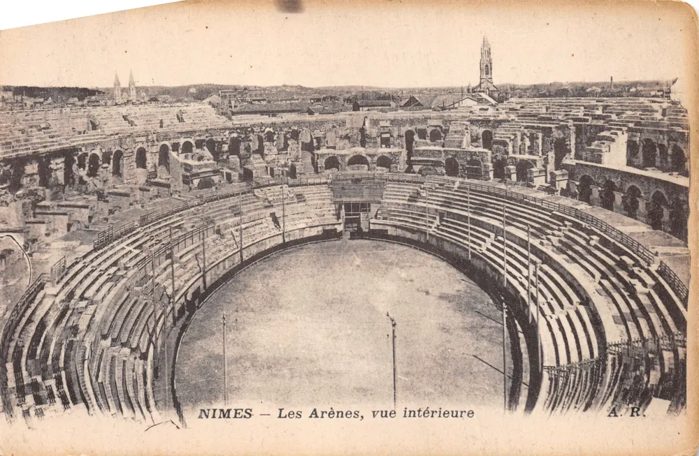Nîmes — Les Arènes, vue intérieure — éditeur A.R - Recto
