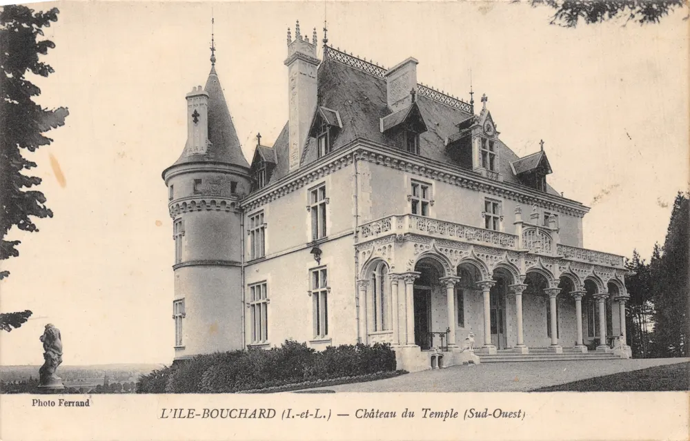 L'ÎLE-BOUCHARD (I.-et-L.) — Schloss des Tempels (Südwest) — Photo Ferrand - Vorderseite