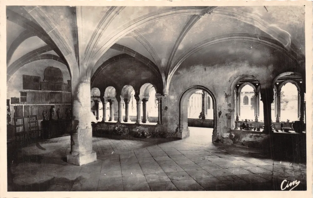 Charlieu (Loire) — Benediktinerabtei, Kapitelhaus (16. Jahrhundert) — Cim - Vorderseite