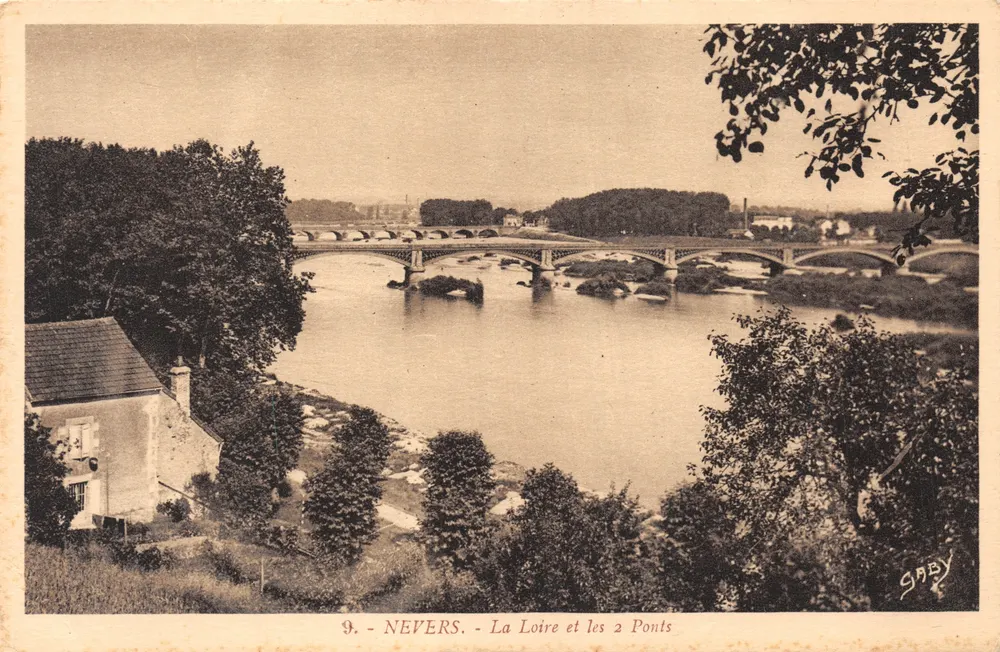 Nevers — A Loire e os 2 Pontes — Gaby - Frente