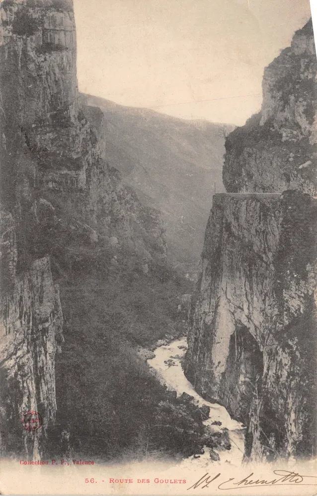 Route des Goulets — Blick auf den Canyon mit einem Wasserlauf — Verlag M. Chermetta, Nr. 56 - Vorderseite