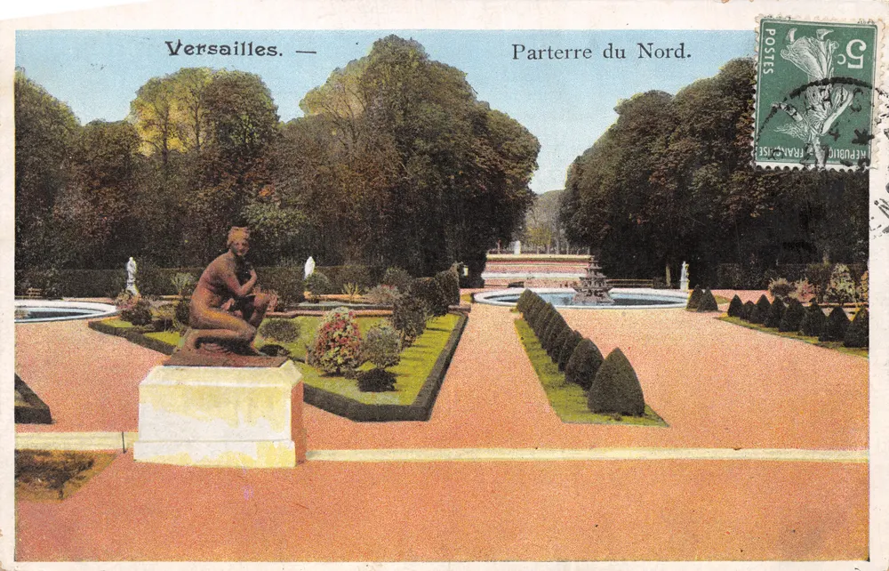 Versailles. — O Pátio do Norte. — Editora: POSTES - Frente