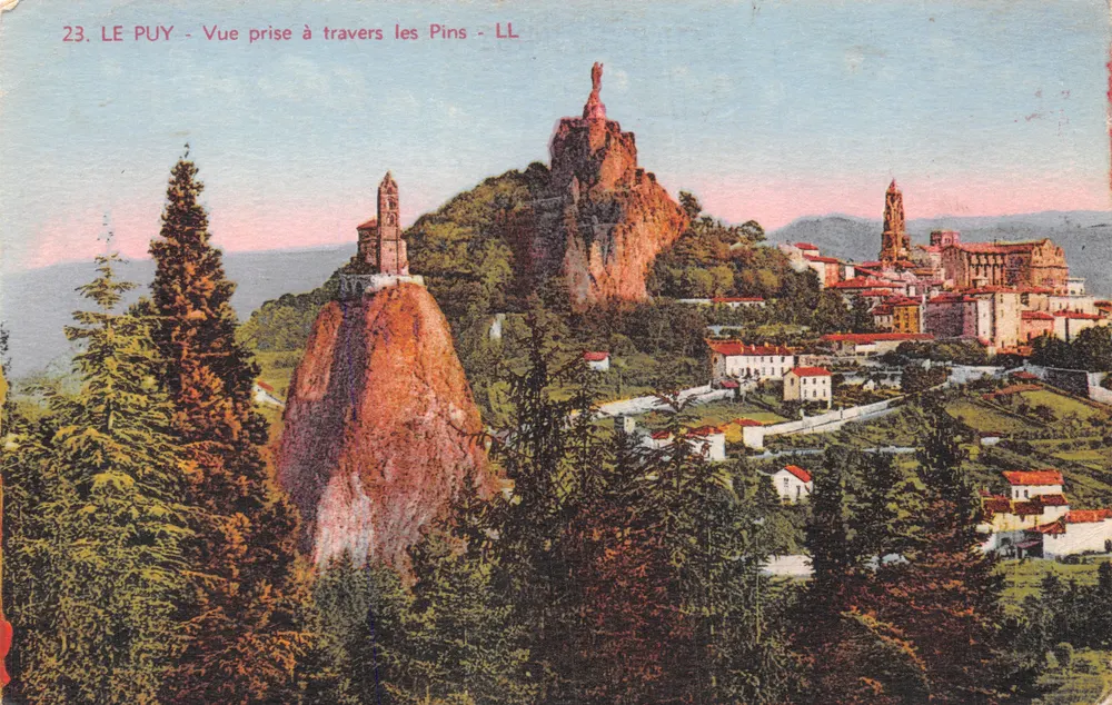 Le Puy - Vue prise à travers les Pins - LL - Recto