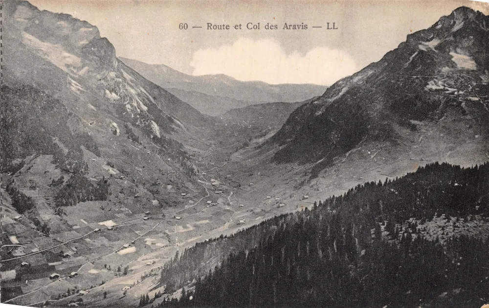 Route und Col des Aravis — Panoramablick auf den Pass und die Tal — Verleger LL - Vorderseite