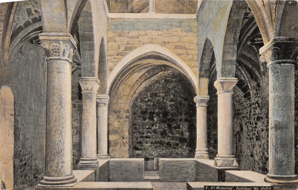St Honorat — Interior do claustro — editor L.V. & Cie, n.º 1 - Frente