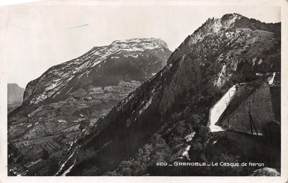 Grenoble — O Casque de Néron — Edição La Cigogne - Frente