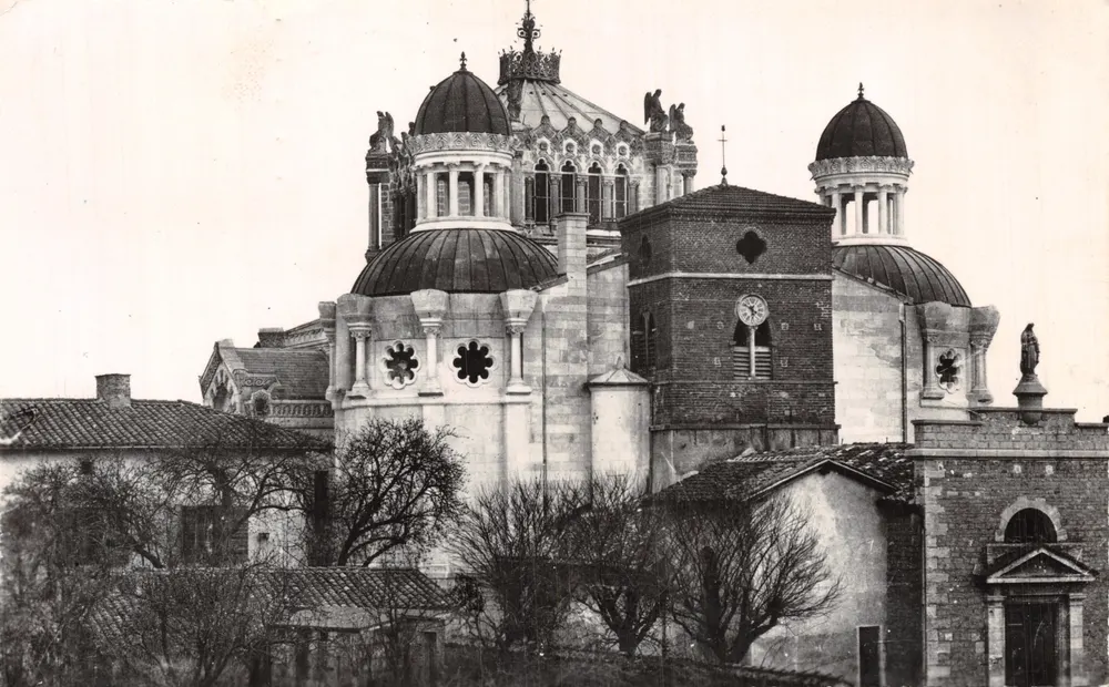 Ars (Ain) — Die Basilika und die alte Kirche — Verlag Cliché R. Villand - Vorderseite