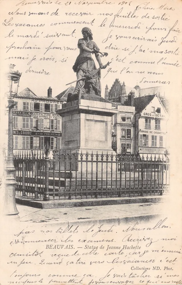 Beauvais — Statue de Jeanne Hachette — Phot. Collections ND - Recto