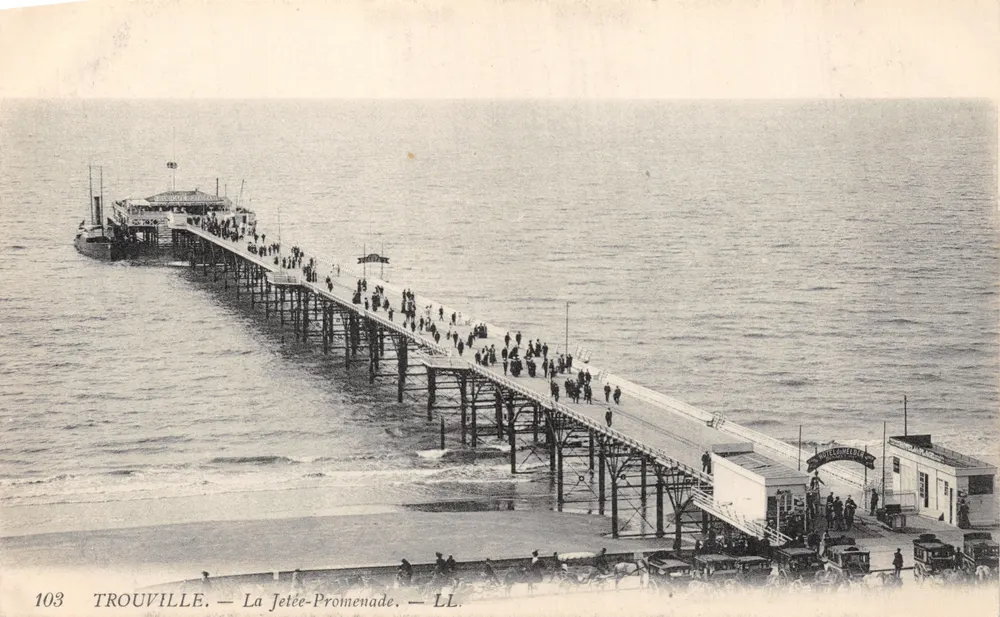 TROUVILLE — A jetée-promenade — CPAPHIL N° 103 - Frente