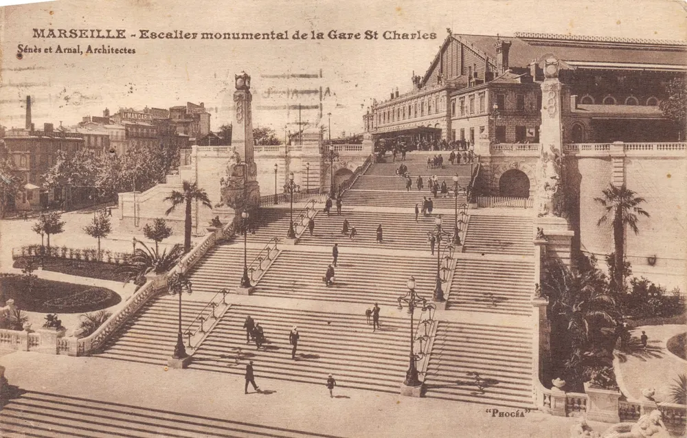 Marseille - Monumentale Treppe der Bahnhof Saint-Charles — Sénès und Arnal, Architekten - Vorderseite