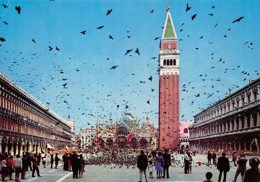 Piazza San Marco — Ansicht mit dem Campanile und den Tauben — Verlag Benedetti Roberto - Vorderseite