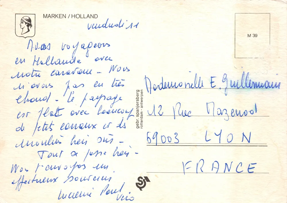 Stempel — Dorf mit grünen Häusern und Booten — Verlag gebr. spanjersberg - Rückseite