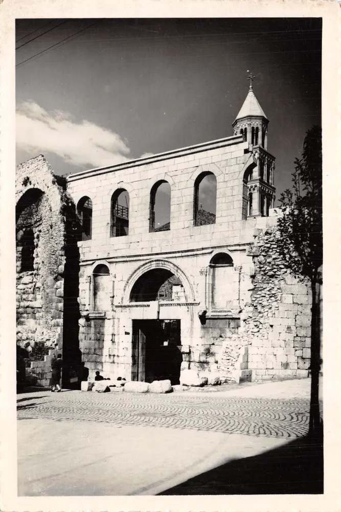 Église Saint-Nicolas — ruines et clocher — éditeur non visible - Recto