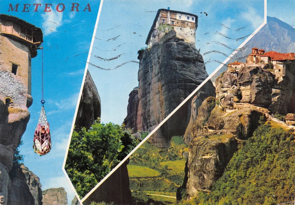 Meteora — Klöster, die auf Felsen thronen — auf der Karte gedruckt - Vorderseite