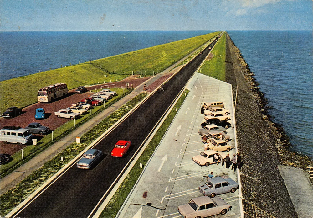 Monument Afsluitdijk — geschlossene Damm am 28. Mai 1932 — Verlag Meulencolor, Nr. C 046 - Vorderseite