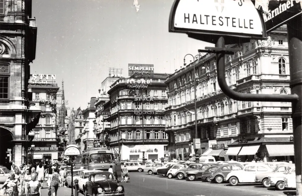 Kärntner Straße à l'Opéra — Wien — éditeur MTI, n° 16/792 - आगे