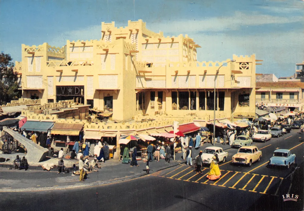 Markt Sandaga — lebhafter Markt vor einem kolonialen Gebäude — Verlag MEXICHROME, Nr. 5068 - Vorderseite