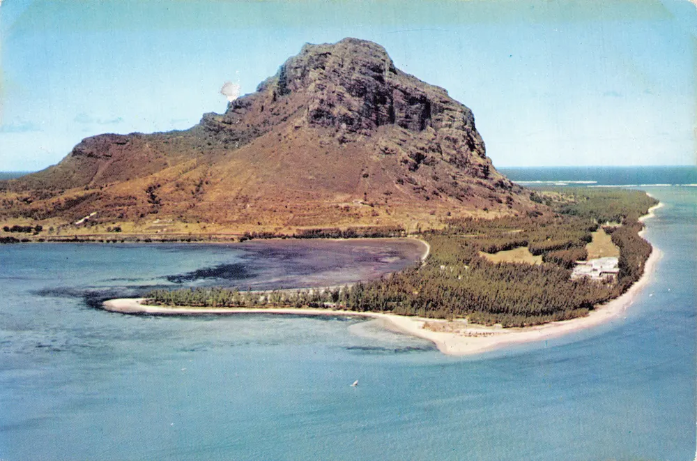 Le Morne — Luftbild des Berges und der Küste — Verlag Les éditions C.I.E.M. Ltée - Vorderseite