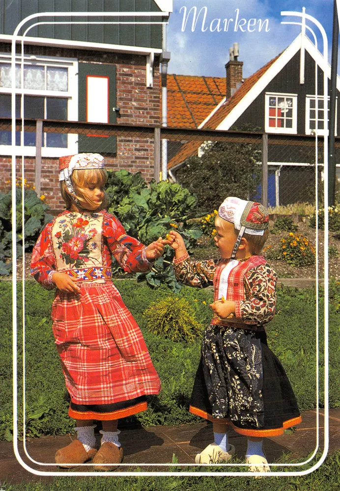 Zwei Kinder in traditioneller Kleidung — Marken — Verlag bert van loo producties - Vorderseite