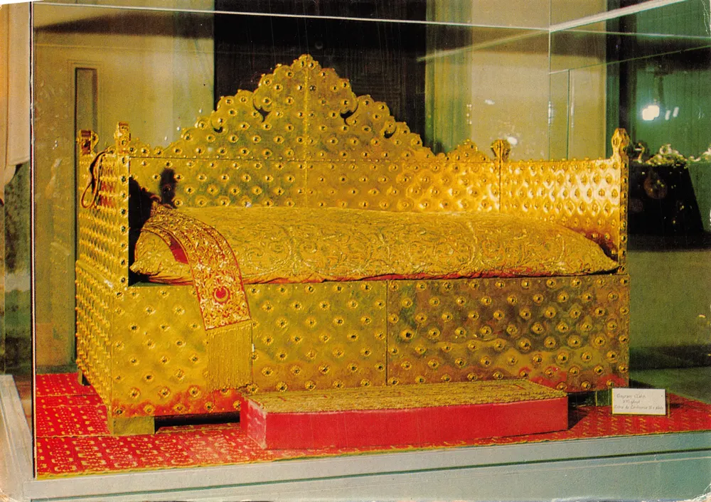 Throne de Bayram — Thône doré à 955 clous — éditeur Keskin Color - Recto