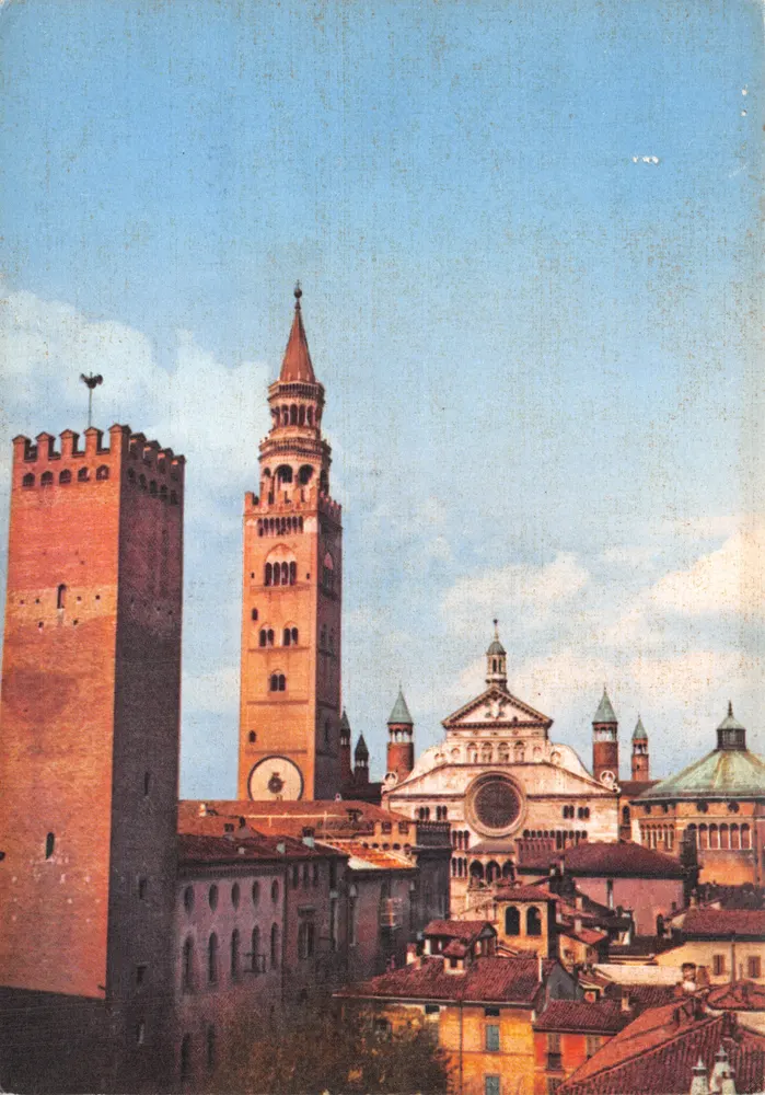 Cremone - Le 'Torrazzo' — vue des tours et de la cathédrale — Actiphos - Recto