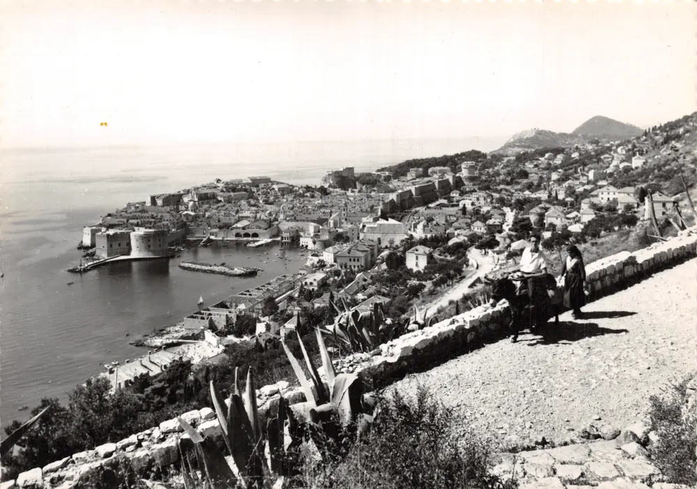 Dubrovnik — Panorama von „Bosanka“ — Verlag Zadružne knjige, Belgrad, Nr. 2117 - Vorderseite