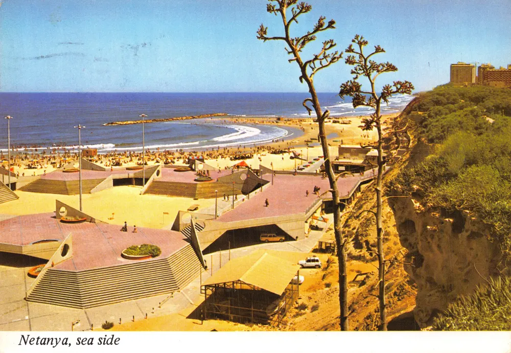 Netanya, sea side — Strand und moderne Gebäude — Verlag PAIPHOT - Vorderseite